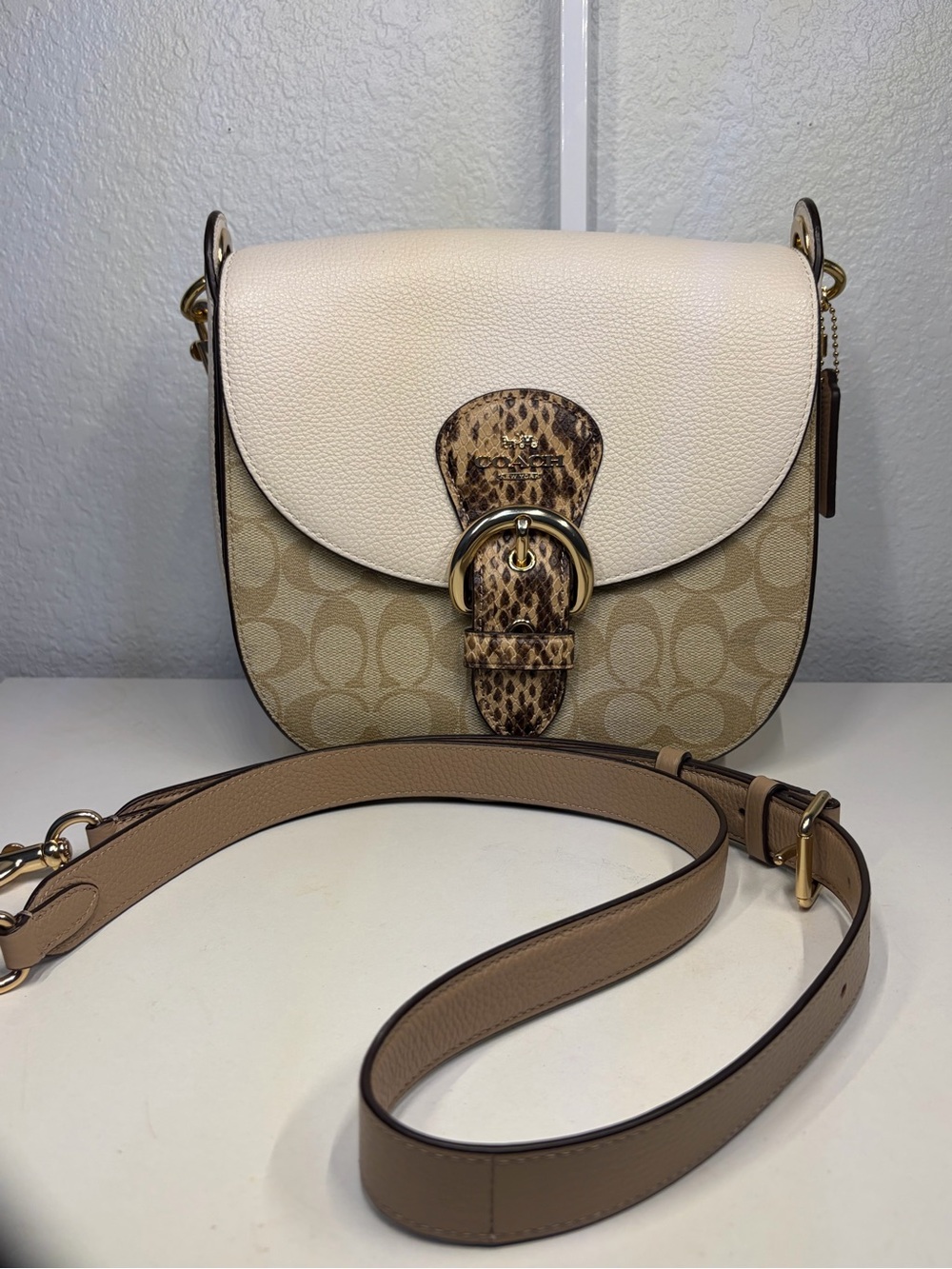 Coach Kleo Shoulder/ Crossbody Bag 23 in Blocked Signature Canvas - Picture 14 of 14